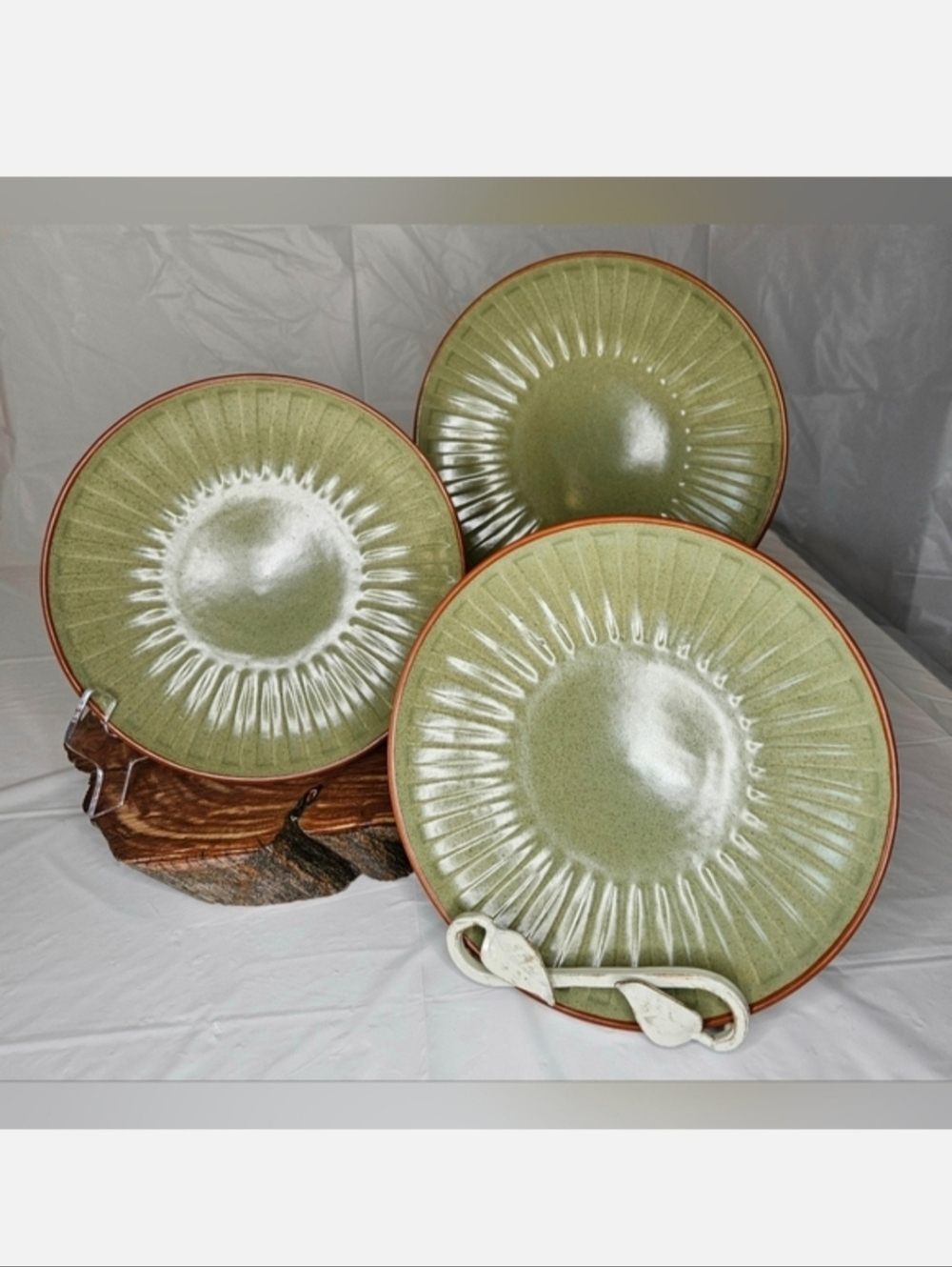 Mikasa *HOST PICK* Palomino Green HA207 Stoneware Salad Plates Bundle